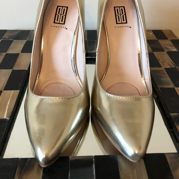 SS Signature Metallic Gold Pointed Toe High Heels - Picture 5 of 8